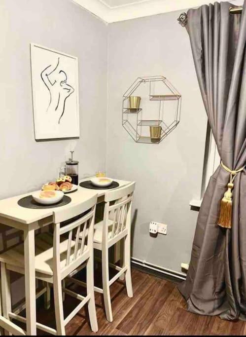 Lovely, Two Bedroom Apartment Central Location Londra Esterno foto